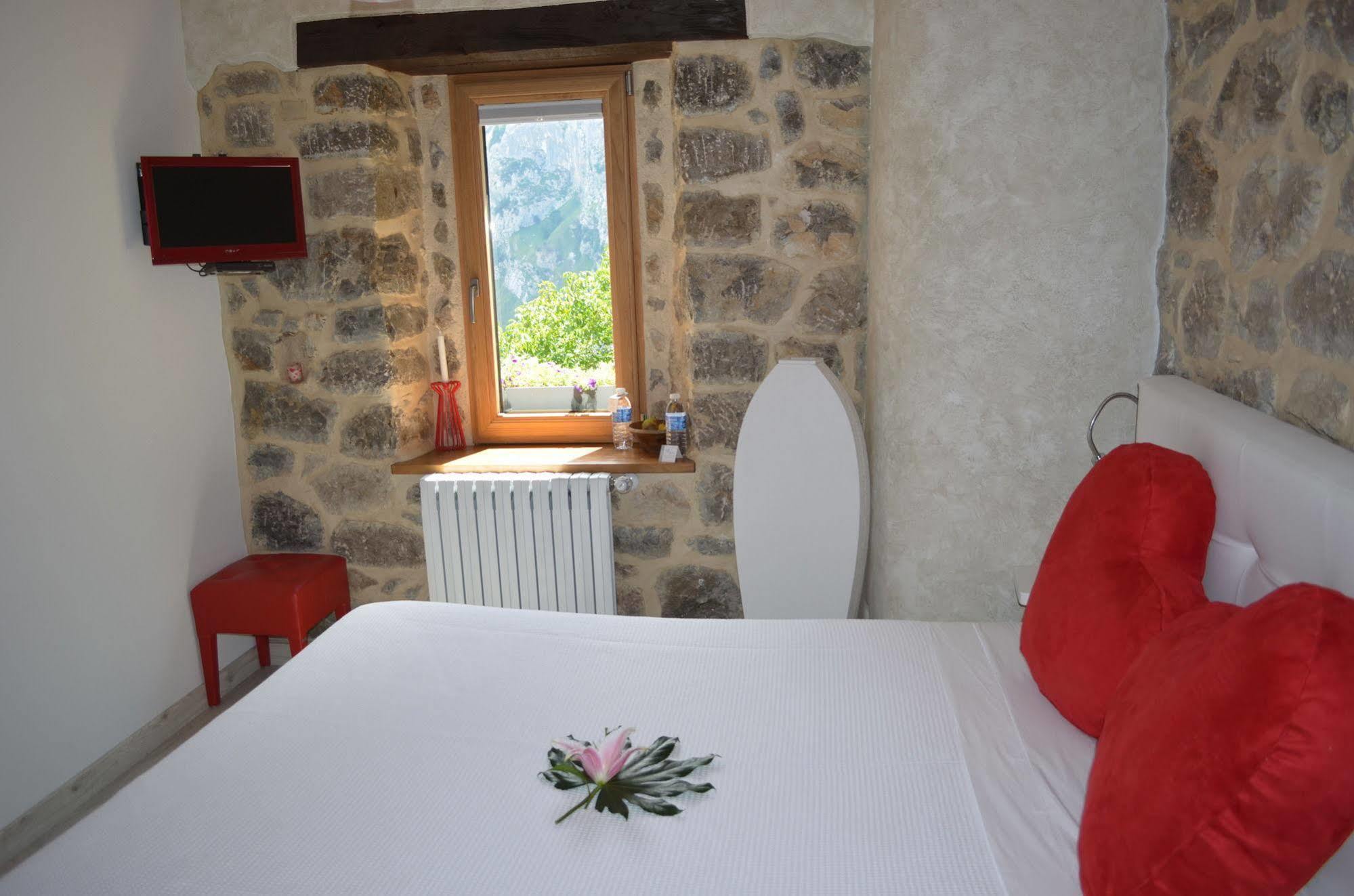 Casa Maru Homestay Camarmena